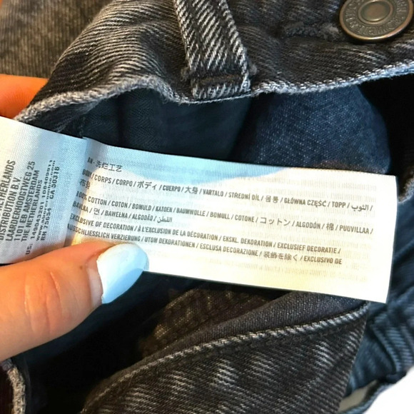 Abercrombie & Fitch Mid-Rise Boyfriend Raw Hem Denim Shorts Washed Black 27/4 - Picture 9 of 10